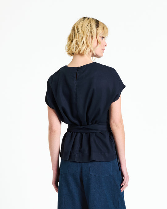 New Optimist womenswear Thes | Flowy wrap top Wrap top